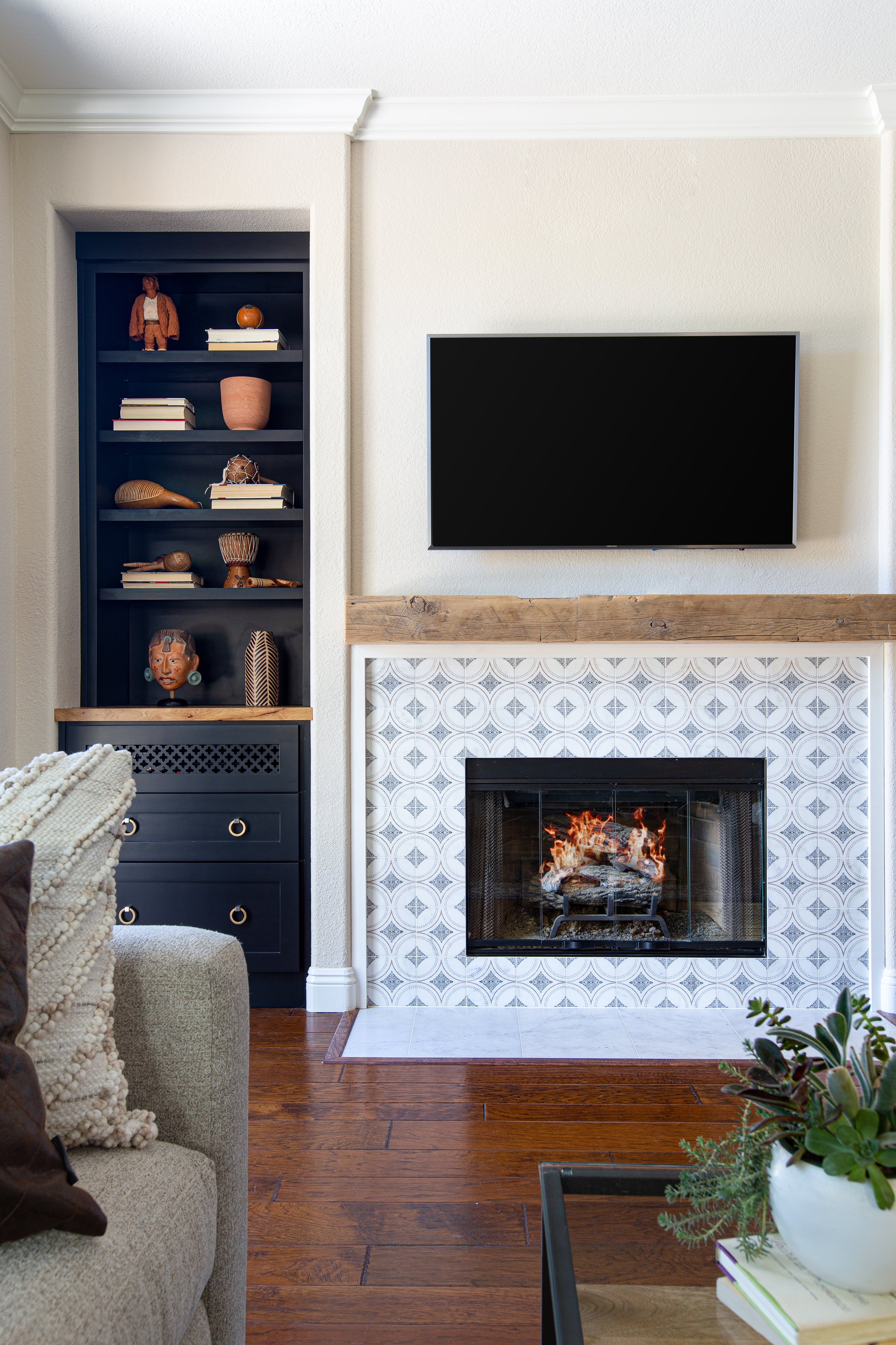 AST - Ventana - HR - Bronze - Indoor Fireplace Cropped