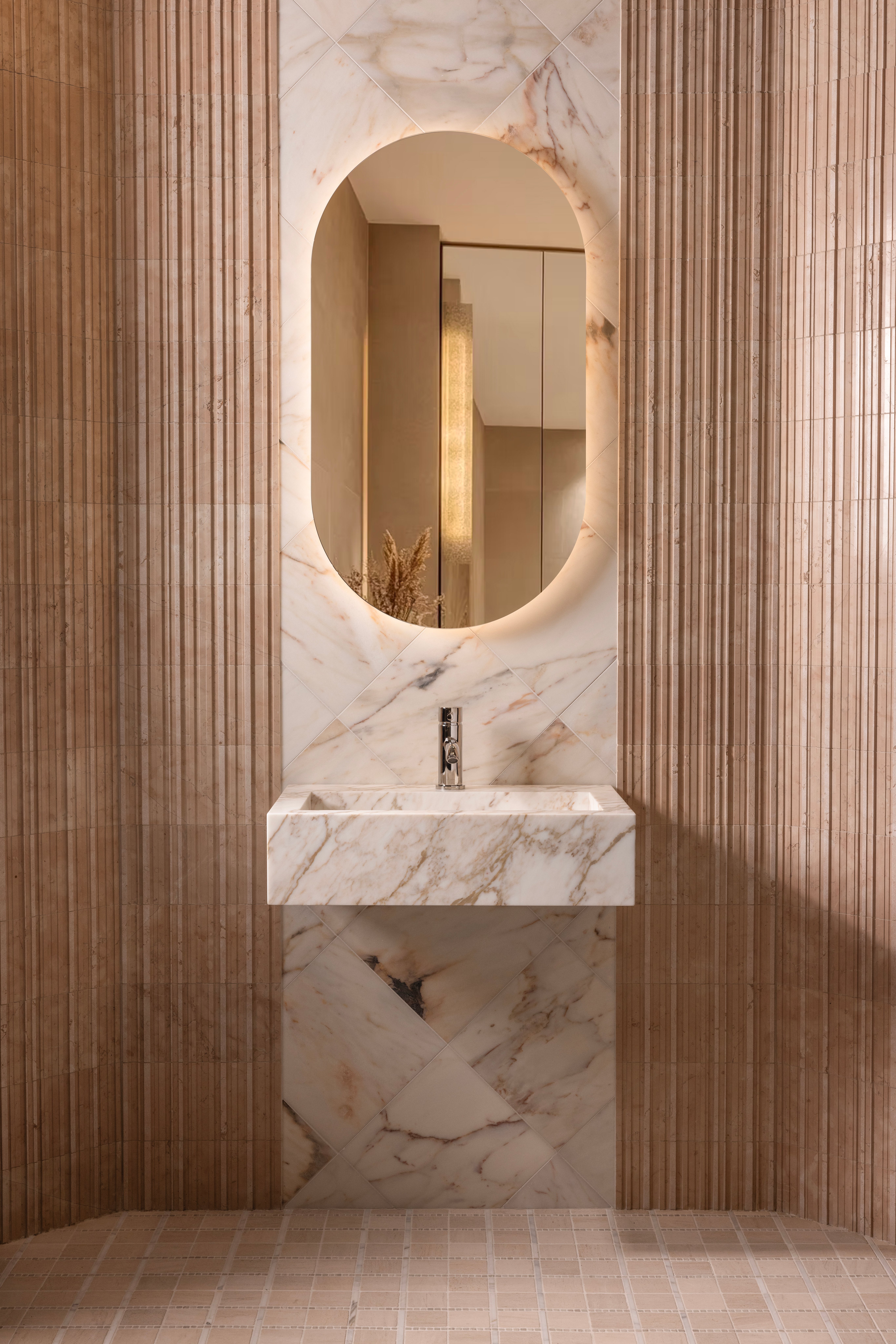 Calacatta_Rosa_SCRH1224_Craftsman_Stripe_SCRAFTRPERL612_Oro_Vecchio__Bathroom_21St_Showroom_01