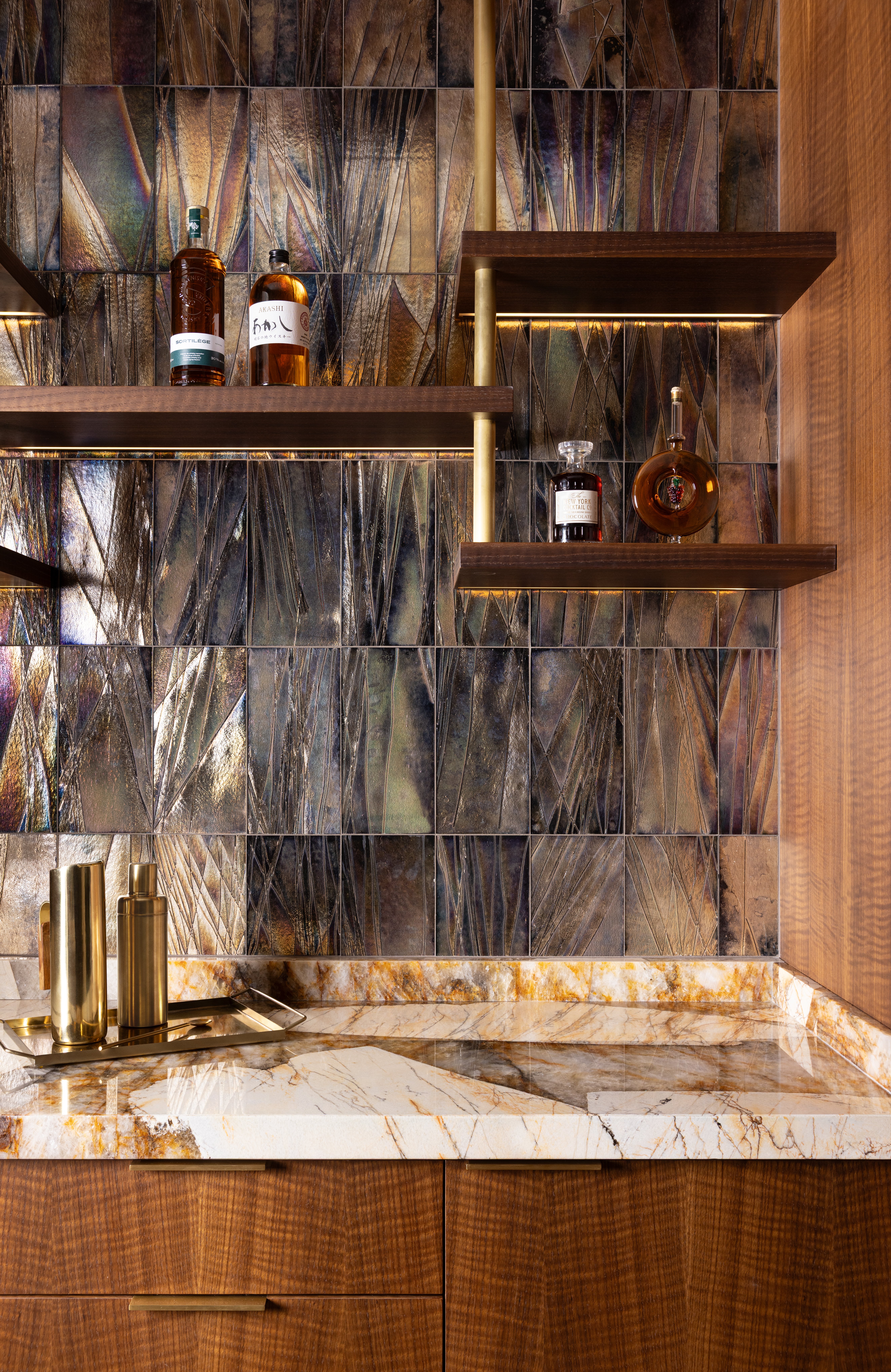 Patagonia_Extra_SLPATA1GP2_Garden_District_GGDM611_Rita_Rafalovsky_Residence_Princeton_NJ_2025_MyDesignerHome_Bar_02