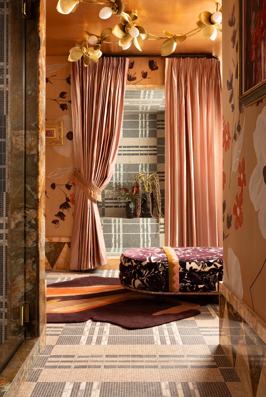 Shadow_Stripe_Pink_SHANDSSPNKMT_Shadow_Stripe_Viola_SHANDSSVIOMT_Kips_Bay_West_Palm_Beach_2025_Ronald_Alvarez_Moniomi_Interiors_Bathroom_02-2